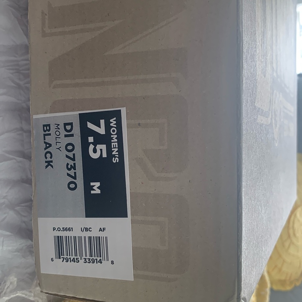 Brand new Dingo boots, new in box , 7 1/2 black leather
